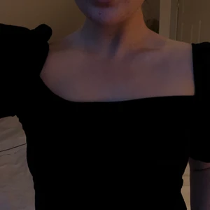Snygg topp - Svart topp med puff ärmar, strl M/S, köpare står för frakt🌸