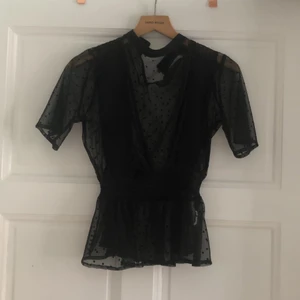 Topp - Svart topp S aldrig använd 