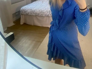 Vårklänning - Superhärlig klänning, endaste använd ett fåtal gånger! 100kr+frakt💓