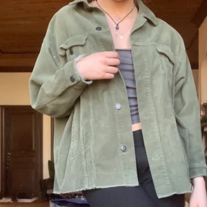 Zara jacka  - Zara jacka i manchester tyg strl typ M/L passar lite oversized 