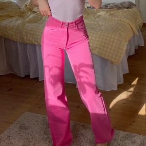 Zara jeans  - Super snygga zara jeans nästan alldrig använda! Köparen står för frakten😊