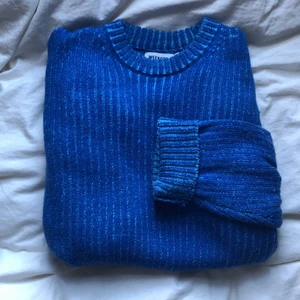 Weekday knitted sweater  - super fin oversized tröja. Den är storlek S man. avänd kanske två gånger och helt felfri!!