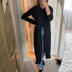 Skir kaftanliknande cardigan - Sällan använd, Stl 34. Skickas spårbart postnord.