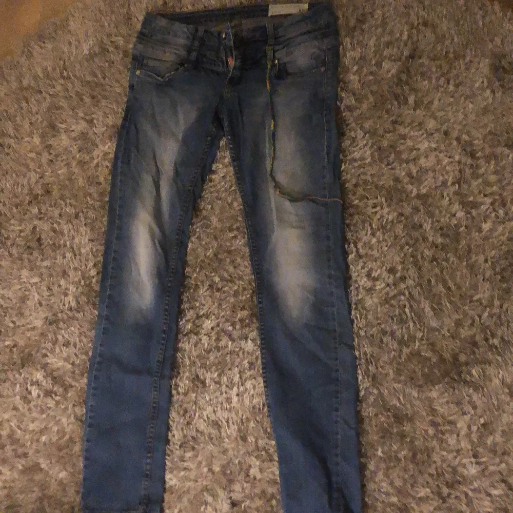 Blåa jeans i strl 30 från D’NIMES . Jeans & Byxor.