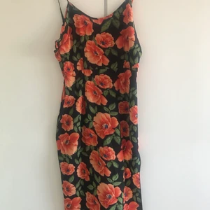 3 klänningar - 3 jättefina klänningar i storlek M. Fraktas 50kr eller möta i gävle