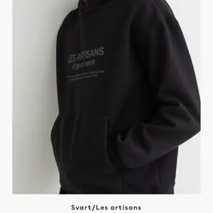 Super skön hoodie från hm herravdelning, älskar denna men tänkte göra en intresse koll, så kan jag nog sälja den🤍 jättebra material och supersnygg, köpte för 300kr men säljer för 250kr och är som ny🥰