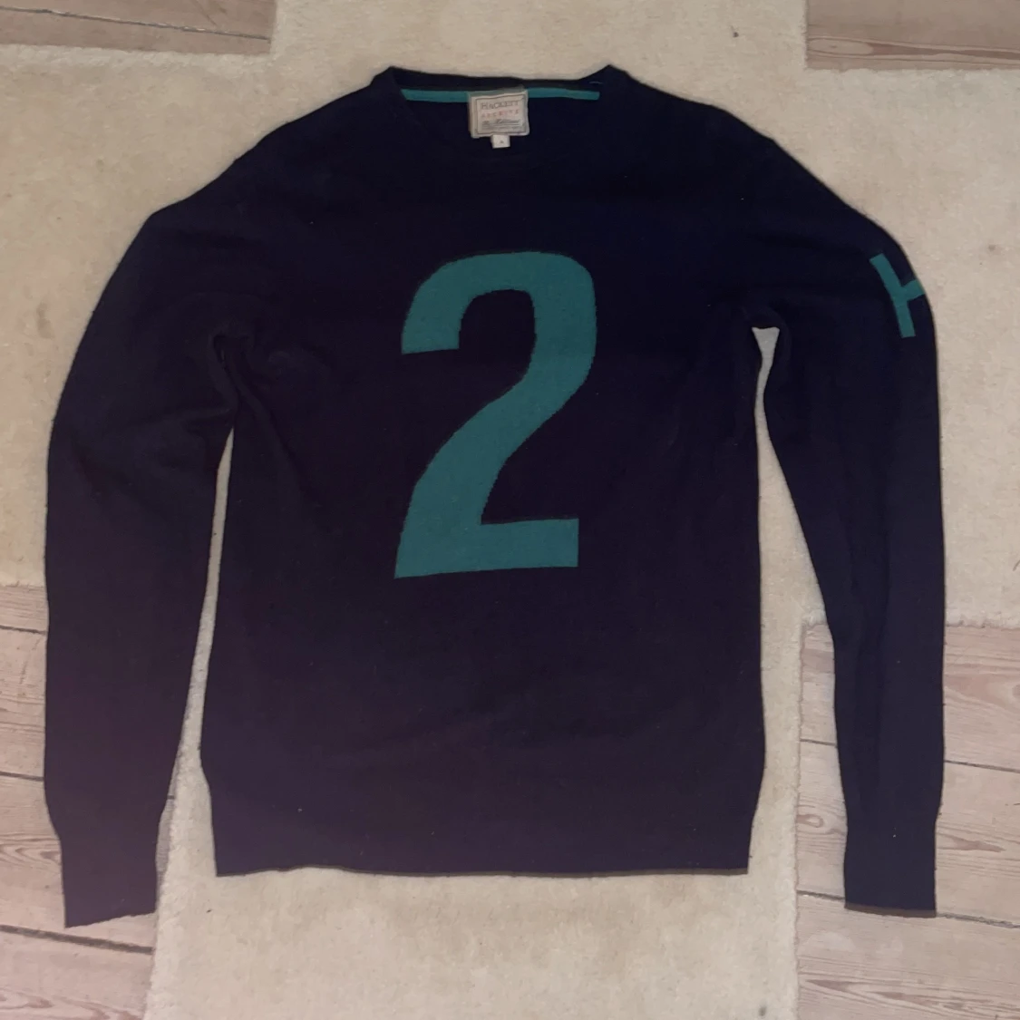 Säljer min hacket stickade tröja 