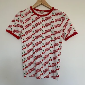 Urban outfitters - T-shirt från urban outfitter. Skriv i privata medelande vad du vill ge. 💗