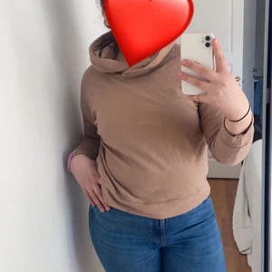 Brun munktröja  - En fin brun munk tröja som inte alls har kommit till använt säälhs för 50 + frakt ❤️hör av dig storlek M 