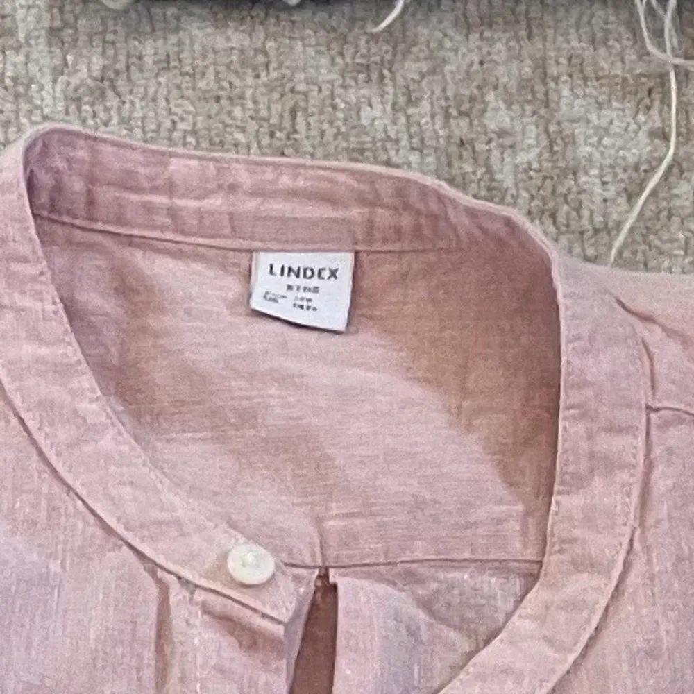 Rosa skjorta ifrån Lindex! Storlek Xs ❤️ Inte använd alls!. Skjortor.