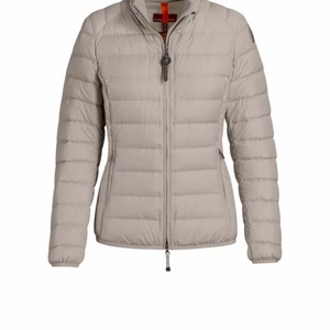 Parajumper Geena strl S - Jackan hämtas i Hallonbergen, prutbart pris vid snabb affär. Använd fåtal gånger, äkthetsbevis finns. 