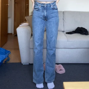 Zara jeans  - Mid waist jeans från zara. Nyskick i storlek 34💗
