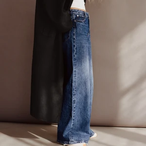 ZARA JEANS - ZARA SUPER WIDE LEG MID RISE JEANS. Storlek 38. Använda 2 gånger. 