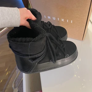Inuikii - Helt nya classic inuikii boots, nypris 3000kr, kan även tänka mig att byta mot ett par i en annan färg eller annan modell.