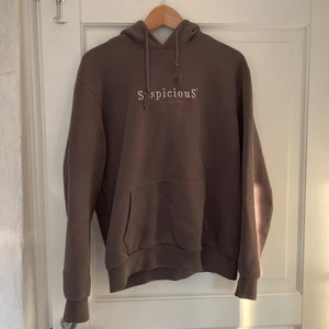 Suspicious Antwerp Hoodie - Relaxed hoodie från Suspicious Antwerp i storlek M i färgen plum. 