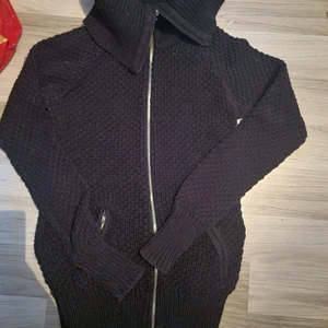 Kofta stl 34( passar öven 36) - Använd typ en gång. Svårt att få till en bra bild men så fin på.