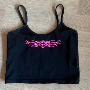 Minga London Topp  - Croppad topp från Minga London. Strl S. Möts upp i Stockholm eller så står köparen för frakt 💞