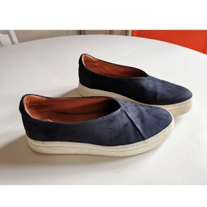 Cos slip-ons i mockasinn, svart, stl: 37 - Cos slip-ons i mockasinn De är jättefin! De är bekvämma! Stl: 37