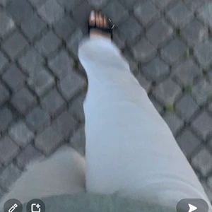 Vita jeans  - Använda en gång strl 38 köpta från HM sitter exat som weekdays rowe jeans!!❤️‍🩹