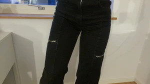 Byxor  - Ett par extremt coola byxor som jag har använt väldigt mycket! De sitter fortfarande jätte bra men är lite slitna i tycket men det är inget som syns alls! 