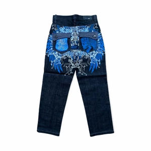 Raw Blue Y2K Jeans - Ett par fräna RawBlue jeans 💥Helt nya💥 Loose fit är det på jeansen! Ger dig den feta 2000-tals stilen samt drainer viben du söker 💯 Storlek 14 men passar som 27/28. Kontakta mig för fler bilder eller mått 🤙 Budgivning eller köp direkt 600 kr ✅