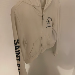 Brandy Melville  - Kort croppad kofta från brandy. Använt en hel del men inte min stil längre 