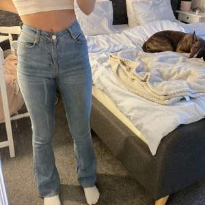 Bootcut jeans från Gina Tricot💕💕 skriv privat för fler bilder eller frågor💕