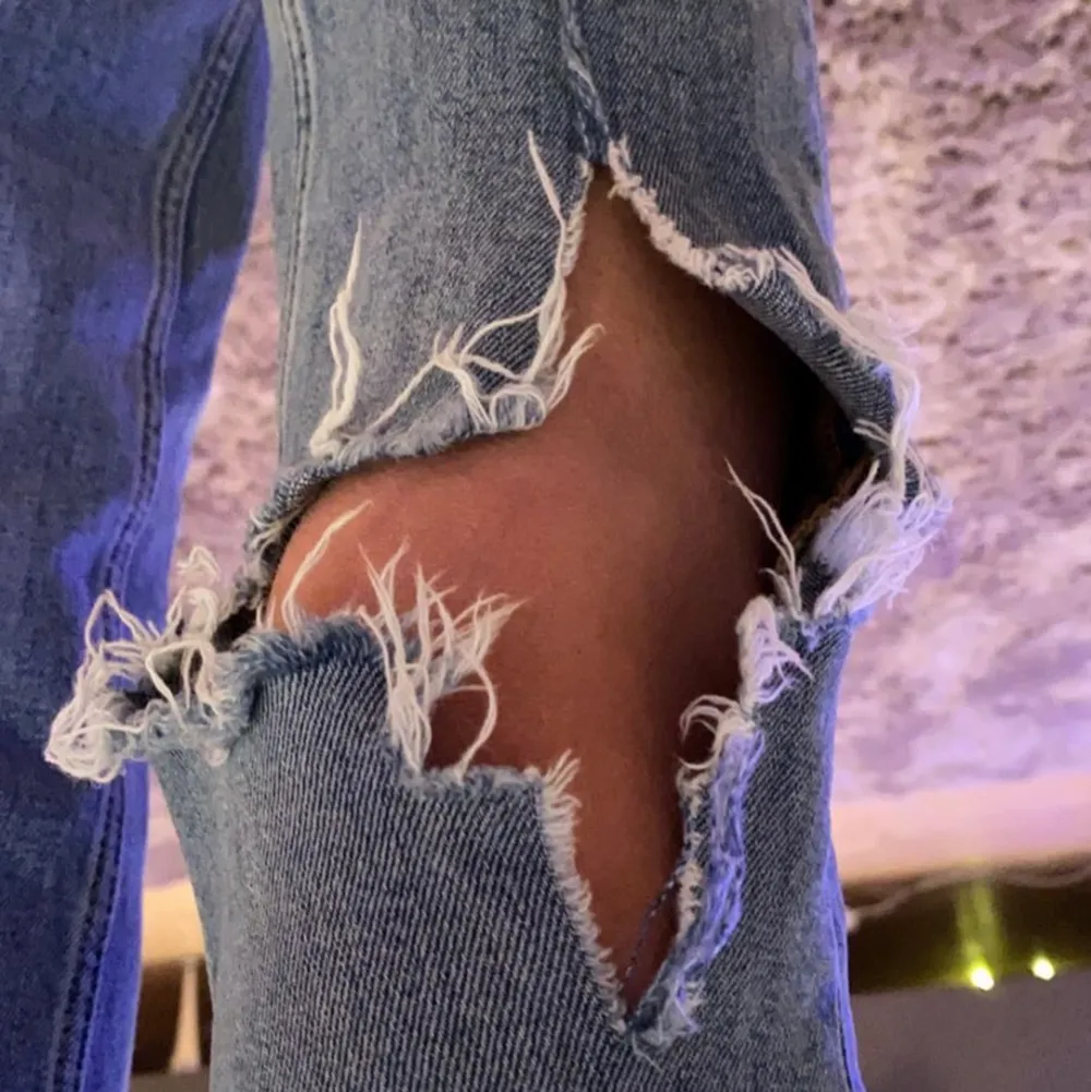 Snygga och trendiga jeans från zara❤️ köpta för 359 men säljer för 200 kr ❤️. Jeans & Byxor.