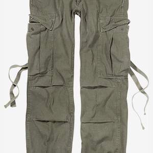 Skitsnygga cargo pants, knappt använda. Storlek 28/32. Säljer pga har två par