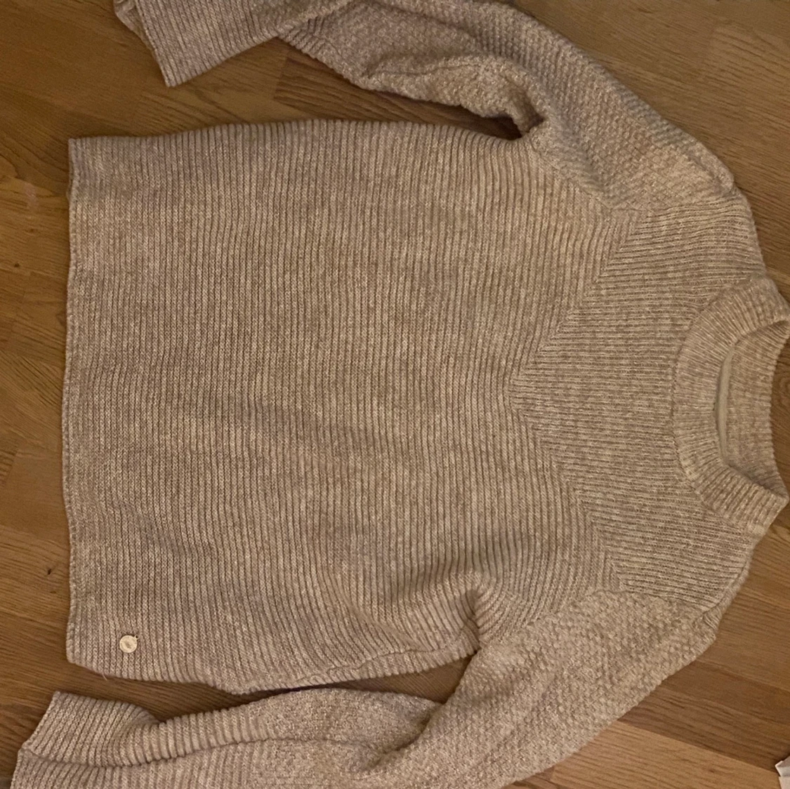 Stickad tröja 90kr - 90