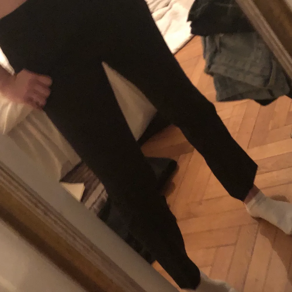 Svarta kostymbyxor i storlek 40 från Primark.. Jeans & Byxor.