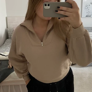 half zip  - Jag säljer min half zip hoodie från gina trico. Den är använd 2-4 ggr. Köparen står för frakten ❤️
