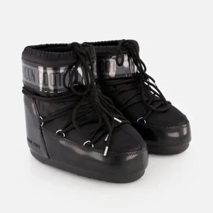 moon boots  - Säljer mina moon boots som ej går att köpa längre. dom är i storlek 36-38 men skulle säga att dom passar 39 också. dom är köpta förra året och använda 10 gånger ungefär. för mer frågor, skriv privat❤️ de är i väldigt fint skick och finns ju ej längre att köpa så har startat en budgivning i mitt tidigare inlägg så va gärna med där!