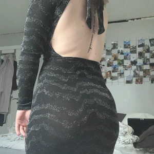 Klänning  - En fin festklänning med öppen rygg, passar till bla fest💗