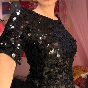 Glittrig tröja topp svart - Så så fin💓 Urringad i ryggen (om man kan säga så☺️)