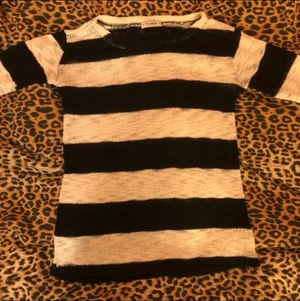Svart och vit randig kofta - Stickad kofta från pull & bear!!! Nyskick❤️