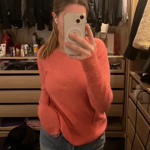 Stickad rosa tröja  - Superfin stickad rosa tröja! Strl XS från HM. Använd ett fåtal gånger. 