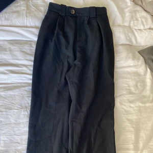 Kostymbyxor! - Superfina kostymbyxor från & Otter stories!!! Passade perfekt innan, men är tyvärr för små för mig nu! De är stl 34!✨✨✨