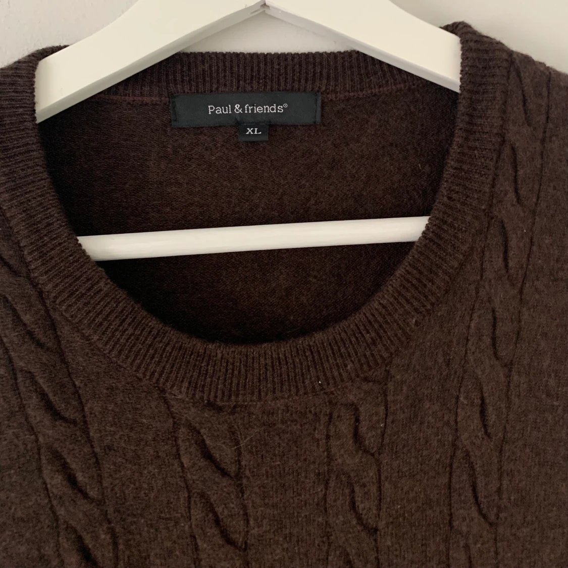 Stickad brun tröja  - 90