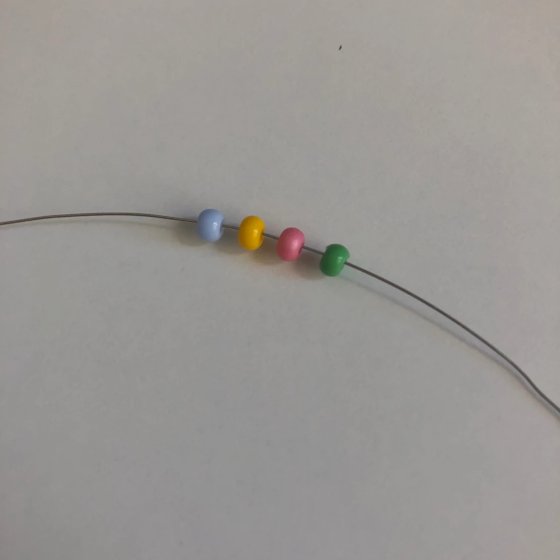 Våra färger på pärlor och stenar