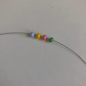 Våra färger på pärlor och stenar - Våra färger på ringar,armband och halsband när man köper ringar får man blanda färger fritt och göra sin egen färgkombination 