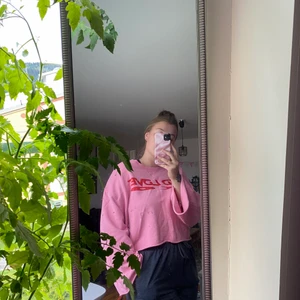 Rosa tröja WEEKDAY  - 🌞supermysig tröja från weekday, oversized i ärmarna, lite croppad 🌞