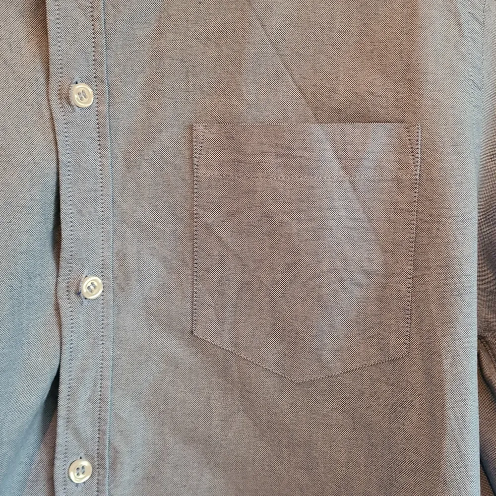 Blå bomullsskjorta från Filippa K med ficka på vänster bröst. Endast använd några få gånger. Storlek M slim fit.. Skjortor.