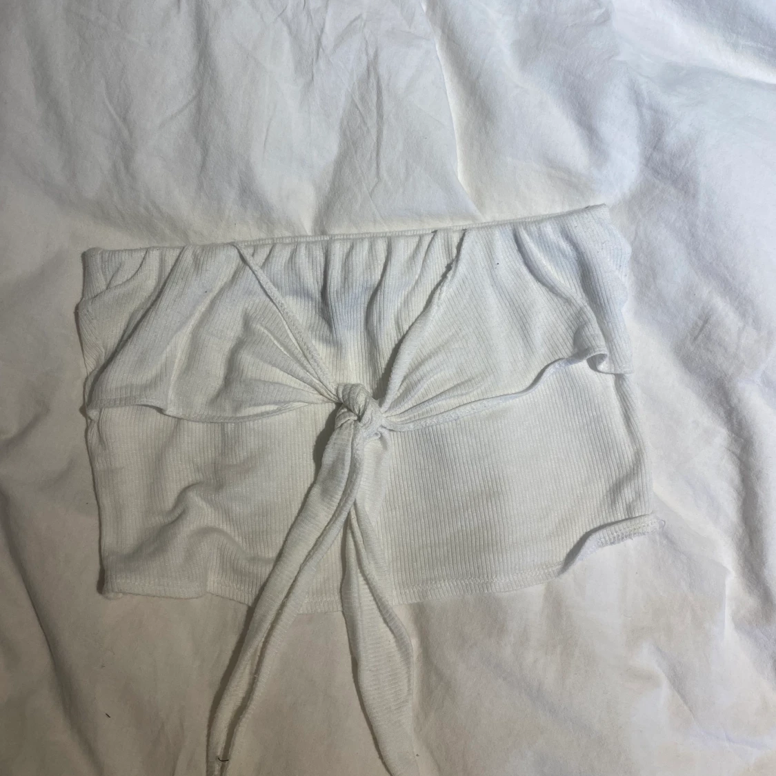 Vit bandåtopp med knytning - 90