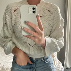 Stickad tröja med mönster  - Jättefin stickad tröja som knappast är använd 🤍 köparen står för frakt! 