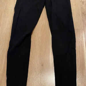 Pink Yoga Victoria Secret - Fint skick. Lågt pris pga av att några stenar försvunnit i mönstret i midjan.