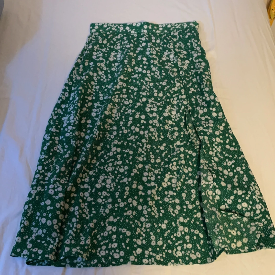 Grön kjol med slits  - 90