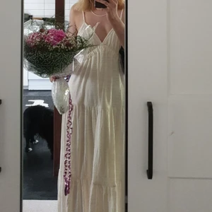 Sommar drömm - Så fin lång sommarklänning från bikbok, knappt använd så den är i nyskick<3