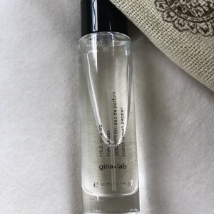 Gina Tricot parfym - Doftar fantastiskt! Påminner om Zadig doften. Nypris 399:-