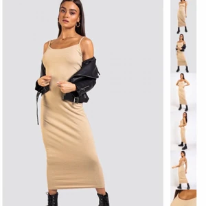 Beige tyg klänning 💕 - Helt ny, endast testad! Säljer pga kommer ej till användning:(  